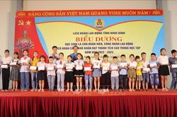 Ninh Bình: Biểu dương 256 học sinh có hoàn cảnh khó khăn
