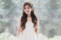 Triệu Lộ Tư 'gây sốt' với vẻ ngọt ngào
