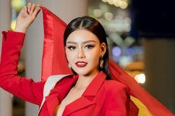 Đặng Thanh Ngân mặc vest đỏ rực, tự tin lên đường dự thi Hoa hậu Siêu quốc gia
