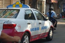 Điều kiện để 2 hãng taxi bị đình chỉ ở Tân Sơn Nhất hoạt động trở lại