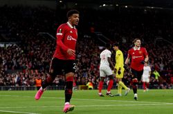 MU bán lỗ Maguire, Sancho
