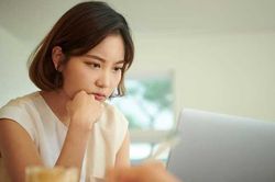 Ngỡ ngàng khi biết người yêu cũ sống khổ sở suốt 1 năm qua