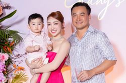 Tiệc sinh nhật vợ Chi Bảo: Trương Ngọc Ánh xuất hiện cùng 'tình trẻ', Bảo Thy tặng quà 'khủng'