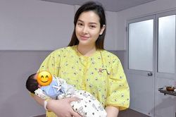 Phương Trinh Jolie tươi tắn bên con trai mới sinh