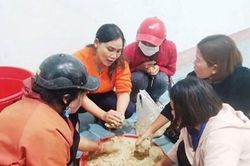 Phụ nữ đồng bào thiểu số với mô hình vi sinh bản địa