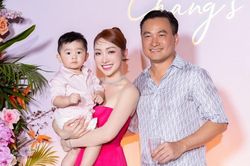 Chi Bảo tổ chức tiệc sinh nhật sang chảnh cho vợ trong biệt thự mới hoàn thiện
