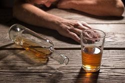Uống nửa lít rượu mỗi ngày, người đàn ông xuất huyết tiêu hóa 8 lần