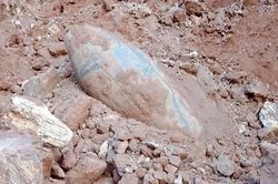 Yên Bái: Múc đất hạ taluy phát hiện quả bom Mỹ nặng 340kg