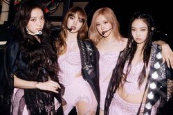 Học BlackPink cách diện đồ đi xem concert