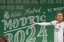 Modric từ chối đề nghị khủng từ Ả rập, ở lại với Real Madrid, là QBV duy nhất trụ lại châu Âu
