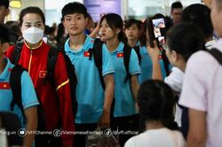 Thầy trò HLV Mai Đức Chung được tiếp sức trước World Cup bằng tiền thưởng và 'quà độc'
