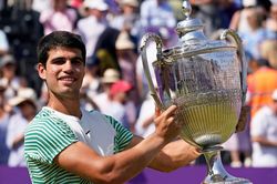 Carlos Alcaraz sẵn sàng thách thức Djokovic ở Wimbledon nhờ tiến bộ trên sân cỏ