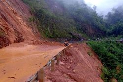 Nhiều khu vực tiếp tục mưa dông, đề phòng lũ quét, sạt lở