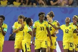 Bị Liên đoàn bỏ rơi, tuyển nữ Jamaica phải tự xoay tiền dự World Cup 2023