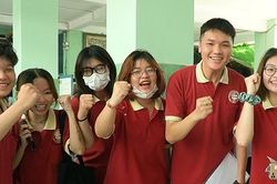 TP.HCM: Sĩ tử đi chùa, ăn chè đậu đỏ cầu may trước kỳ thi tốt nghiệp THPT