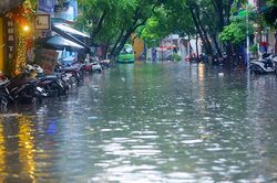 Thời tiết ngày 27/6: Đông Bắc Bộ, Thanh Hóa và Nghệ An có mưa dông