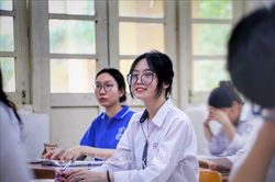 Kỳ thi tốt nghiệp THPT 2023: Dự báo có thể mưa, thí sinh Hà Nội chủ động để không bị muộn giờ thi