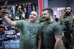 Ông Zelensky tới tiền tuyến