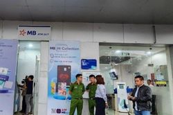 Tin tức 24h qua: Cô gái vừa rời đi, cây ATM liền nhả ra 37 triệu đồng