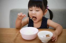 Trẻ dưới 3 tuổi có 3 giai đoạn nhạy cảm, cha mẹ biết để dạy con thông minh hơn