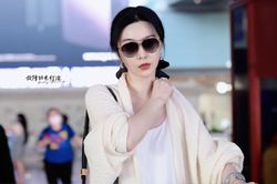 Phạm Băng Băng diện đồ như đầm ngủ đi xe buýt, netizen 'bật ngửa' khi soi đến chiếc vòng tay 13 tỷ