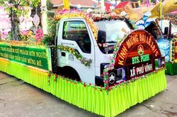 Tổ chức thăm và chúc mừng nhân lễ kỷ niệm 84 năm Ngày khai sáng đạo Phật giáo Hòa Hảo