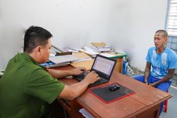 Bắt tạm giam đối tượng dùng súng gây náo loạn trong đêm