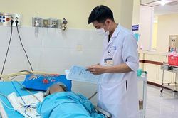 Sỏi ống mật gây viêm tụy, viêm mật ở cụ bà 86 tuổi