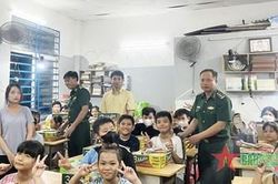 Thầy giáo biên phòng của trẻ em nghèo