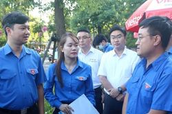 T.Ư Hội Sinh viên Việt Nam thăm, tặng quà đội hình 'Tiếp sức mùa thi' tại Thừa Thiên - Huế
