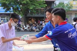 Miền Trung nắng nóng, nhiều hoạt động hỗ trợ thí sinh