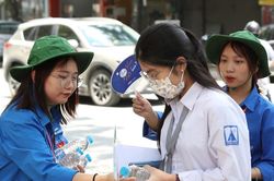 Phụ huynh mong xử nghiêm hành vi làm lọt đề thi ra ngoài