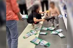 Bênh con 'quậy phá' siêu thị, người mẹ hứng chỉ trích