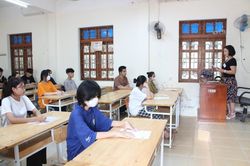 Chưa ghi nhận có thông tin giải đề từ bên ngoài vào phòng thi