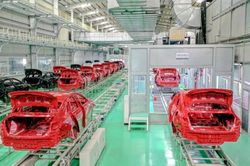 Ô tô lắp ráp sắp được giảm phí trước bạ nhưng không được giảm thuế VAT