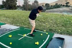 Quý tử nhà Phạm Hương lên đồ ra sân chơi golf, phong thái chuẩn rich kid 'từ trong trứng'
