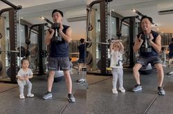 Đàm Thu Trang thích thú với khoảnh khắc con gái bắt chước Cường Đô La tập tạ