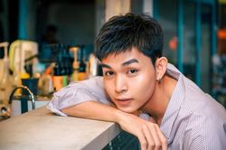 Jun Phạm: 'Bây giờ tôi mồ côi cả bố lẫn mẹ và đang tìm cách chữa lành trái tim mình'