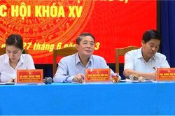 Phó Chủ tịch Quốc hội Nguyễn Đức Hải tiếp xúc cử tri xã đảo Tân Hiệp, tỉnh Quảng Nam