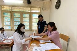 Vì sao thí sinh tại một điểm thi tốt nghiệp THPT ở Hà Nội phải làm bù giờ sáng 29-6?