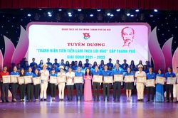 Hà Nội tuyên dương 69 'Thanh niên tiên tiến làm theo lời Bác'