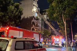 Cháy nhà hàng trung tâm TP.HCM, nhiều người tháo chạy