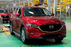 'Đón sóng' giảm phí trước bạ, các hãng xe trong nước tăng mạnh sản lượng