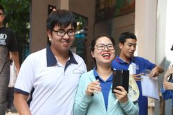 Niềm vui của thí sinh, phụ huynh khi kết thúc kỳ thi tốt nghiệp THPT