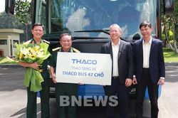 THACO trao tặng xe Bus 47 chỗ cho Bộ Tư lệnh Quân khu 7