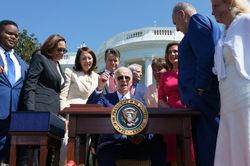 Bidenomics có giúp Tổng thống Biden 'ghi điểm'?