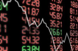 Áp lực bán bất ngờ tăng mạnh, VN-Index tuột dốc không phanh