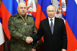 Điện Kremlin bác tin đồn tướng Surovikin biết trước cuộc binh biến Wagner