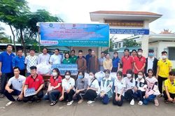 Trà Vinh: Hội Khuyến học huyện Càng Long 'tiếp sức mùa thi'