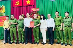 Lãnh đạo TPHCM thăm, chúc mừng Phòng Cảnh sát điều tra tội phạm về ma túy